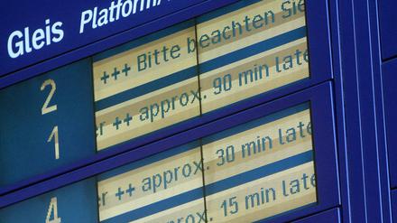 Nach den Brandanschlägen auf die Fernverkehrstrasse zwischen Berlin und Hamburg sowie Hannover kam es am Samstag zu erheblichen Verzögerungen. 