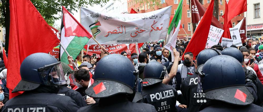 Im vergangenen Mai nahmen mehrere Tausend Menschen an einem pro-palästinensischen Protestzug in Neukölln teil.