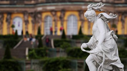 Während in Potsdam viele Jugendliche weich gebettet sind - wenn auch nicht in Schloss Sanssouci - haben Berliner hier noch Nachhilfe nötig. 