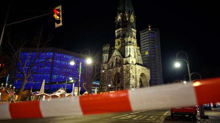 Drei Jahre nach dem Anschlag: wieder eine Absperrung am Breitscheidplatz.