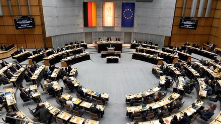 SPD, Linke und Grüne verteidigten am Donnerstag im Abgeordnetenhaus die Bennenung von Lütke Daldrup zum neuen Geschäftsführer des BER.