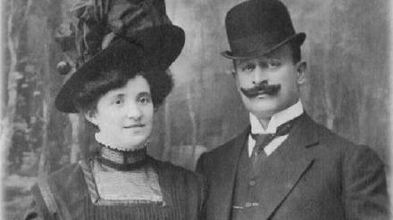 Wilhelminisches Bürgerpaar im Sonntagsstaat: Claire und Philipp Lambertz in den frühen Berliner Jahren. Um 1910 waren sie in die Hauptstadt gezogen, ins Bayerische Viertel.