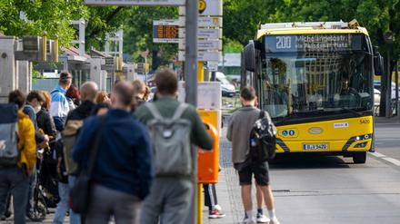 Dank 9-Euro-Ticket ist die Auslastung der BVG-Busse und Bahnen deutlich gestiegen. 