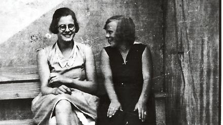 Auf dem Foto ist das Euthanasie-Opfer Anna Lehnkering (links) mit einer Freundin. Sie wurde als "Lebensunwert" vergast. 