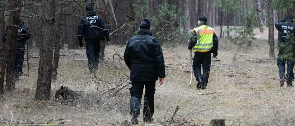 Bereits im März durchsuchten Polizisten ein Waldstück im Landkreis Oder Spree nach Rebecca.