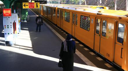 Noch endet die U-Bahnlinie 3 am Bahnhof Krumme Lanke. Von einer Verlängerung würden vor allem Studenten profitieren.