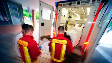 Bei einer Katastrophenschutzübung 2019 trainieren Sanitäter und Ärzte die Arbeit in einer Rettungsstelle im Falle eines Anschlags.