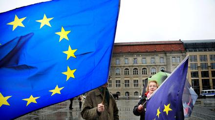 In Berlin demonstrieren Menschen für eine stärkere Rolle der Europäischen Union und mehr Engagement für Europa.