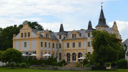 Das Schloss Liebenberg, das einst den Eulenburgs gehörte und den Kaiser sowie Hermann Göring anlockte, glänzt heute als Hotel.