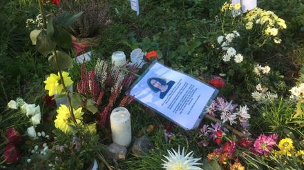 Am Tiergarten wurde in den Wochen nach dem Mord mit Blumen und Kerzen an Susanne Fontaine erinnert.