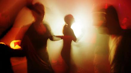 Tanzende Clubgänger im Sage-Club in Berlin (Archiv-Bild)