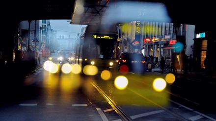 Auf den Punkt mit Gelb. Zwei Berliner Straßenbahnfahrer zeigten am Wochenende in Wien bei der 4. Tram-EM, was sie können.