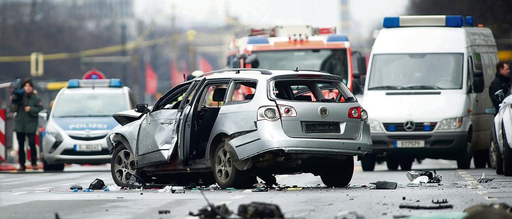 Trümmerfeld. Die Detonation tötete Mesut Ter und zerstörte seinen Wagen.
