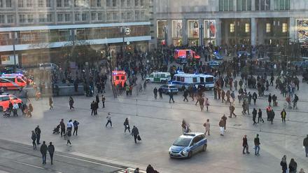 Nach einem Aufruf in sozialen Medien ist es 2019 auf dem Berliner Alexanderplatz zu einer Massenschlägerei gekommen.