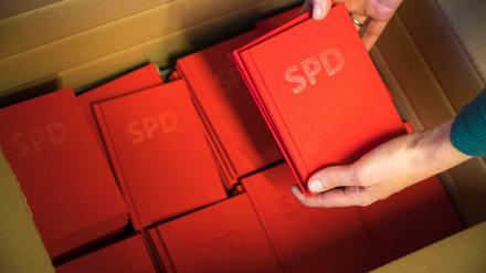 Parteibücher der SPD.