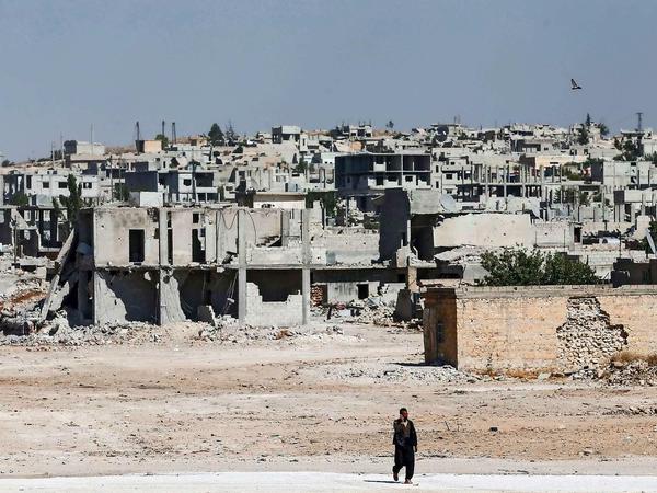 Kobane - die Terrorkämpfer des "Islamischen Staats" griffen die von Kurden beherrschte Stadt in Syrien erneut an und verübten in der Nähe Massaker an Frauen und Kinder.