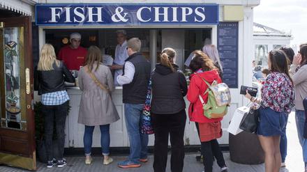 Fish and Chips gilt als Nationalgericht auf der Insel. Aber nicht nur in Backteig frittiertes Fischfilet und Fritten lässt dort die Pfunde wachsen.