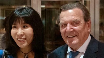 Der frühere Bundeskanzler Gerhard Schröder und seine Ehefrau Soyeon Schröder-Kim