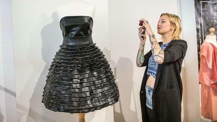 Beim Greenshowroom dominieren alternative Materialien, wie bei diesem Kleid aus recyceltem Leder.