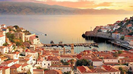 Hang zum Kitsch. Von den Hügeln oberhalb des Hafens kann man den Sonnenuntergang über dem Saronischen Meer betrachten.