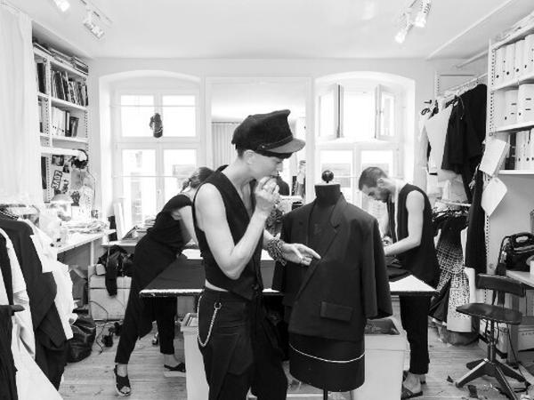 des Mode Berlin und die Welt, Der und berichtet Fashion Week der in Mercedes-Benz Modeblog Nachwuchsdesigner Berliner Tagesspiegel über