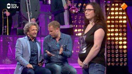 "Dick oder schwanger", das müssen die Kandidaten in der neuen niederländischen TV-Show "Nimm deine Badesachen mit" entscheiden. Von "geschmacklos" bis "sexistisch" lauten die Kommentare in den sozialen Medien.