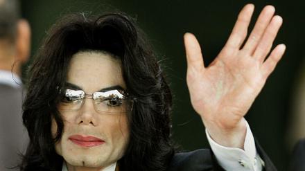 2005 wurde Michael Jackson von allen Missbrauchs-Vorwürfen freigesprochen.