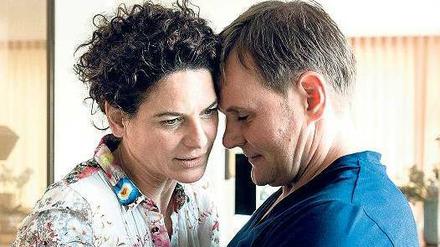 Dunkle Begierden. Bibiana Beglau und Devid Striesow spielen in „Der Andere“, der ersten „Schuld“-Episode, das Ehepaar Paulsberg.