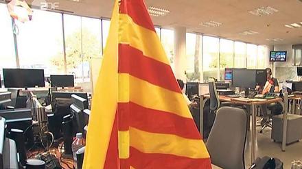 Die katalanische Flagge lässt klar erkennen, wie die Redaktion des Regionalsenders TV3 zum Unabhängigkeitskampf der Provinz steht. 