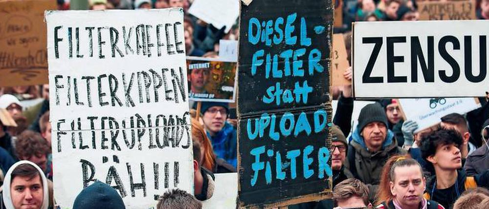 In Sorge um ein freies Internet: Bei Demonstrationen in mehreren deutschen Städten, wie am vergangenen Samstag in Berlin, wird vor allem gegen die zur Durchsetzung der EU-Urheberrechtsrichtlinie nötigen Upload-Filter gekämpft. 