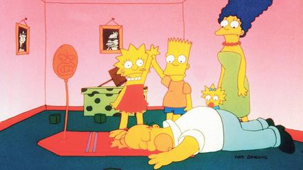 Homer am Boden, gutes Gefühl. Lisa Simpson hat den Familienvater niedergestreckt. Bruder Bart feiert die Siegerin, Schwester Maggie nuckelt und Mutter Marge staunt.