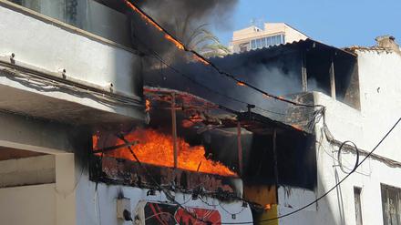 Das Restaurant "Why Not" in der Nähe des Ballermanns an der Playa de Palme steht am 20. Mai in Flammen. 