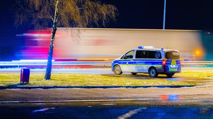 Eine Streife der Bundespolizei wollte den aus Tschechien eingereisten Kleintransporter am Morgen kontrollieren (Symbolbild).