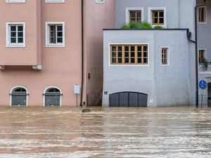 Teile der Altstadt von Passau sind vom Hochwasser der Donau überschwemmt (Symbolbild).