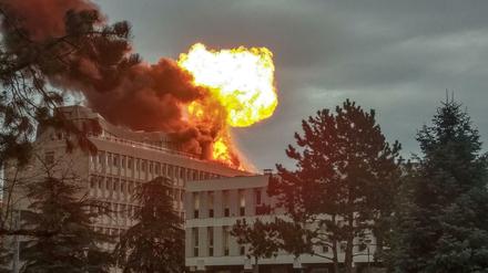 Nach einer Explosion brannte es auf einer Dachterrasse des Campus' in Villeurbanne. 