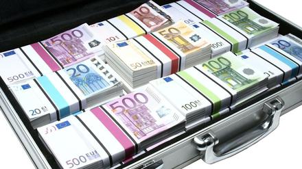 14.500 Euro befanden sich in dem herrenlosen Koffer, den ein Teenager auf dem Bahnsteig fand.