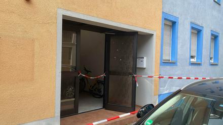 In einem Zimmer in einer Unterkunft in Offenburg sind am Samstag zwei tote Frauen entdeckt worden. 