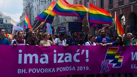 Der erste queer Umzug startet in der Tito-Straße.