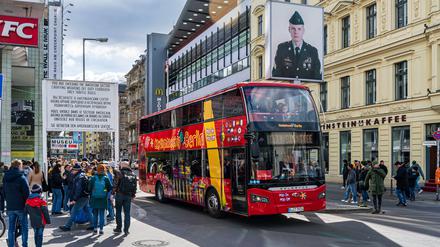 Der Checkpoint Charlie steht sinnbildlich für den Berlin-Tourismus.