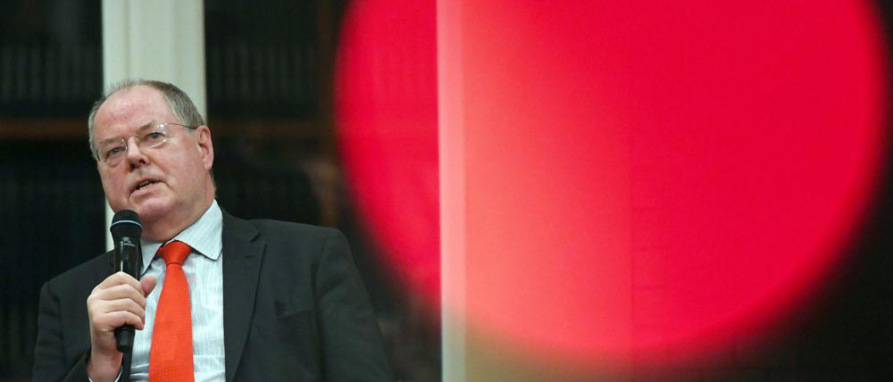 Der ehemalige Bundesfinanzminister Peer Steinbrück (SPD) distanziert sich von der Schuldenbremse.