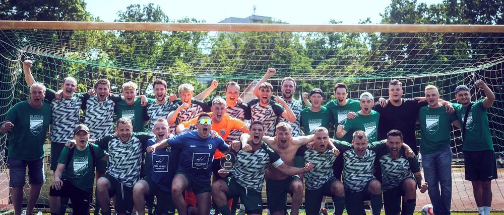 Souveräner Aufstieg: Die zweite Mannschaft des SSC Teutonia schaffte den Sprung in die Fußball-Bezirksliga.