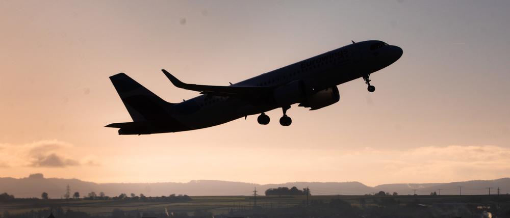 Die EU-Staaten verzichten laut einer Studie von Umweltverbänden bei der Besteuerung des Luftverkehrs auf viele Milliarden.