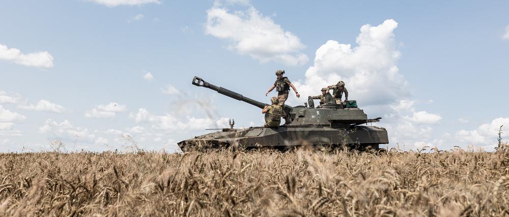 DONETSK OBLAST, UKRAINE - JULY 15: Ukrainian soldiers of the 72nd Brigade at their artillery position 2s1, in the direction of Vuhledar, Donetsk Oblast, Ukraine on July 15, 2023. Diego Herrera Carcedo / Anadolu Agency
ukraine0717 ukraine0717