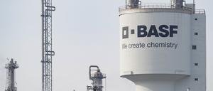 BASF in Ludwigshafen: Der Chemieriese schließt am Stammsitz mehrere energieintensive Anlagen.