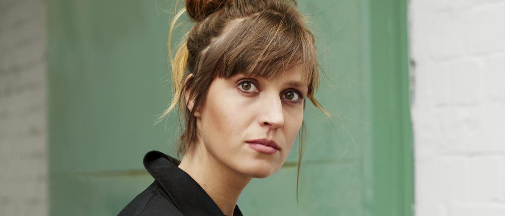 Autorin Charlotte Gneuss fotografiert von Alena Schmick im Auftrag von S. Fischer Verlag Charlotte Gneuß