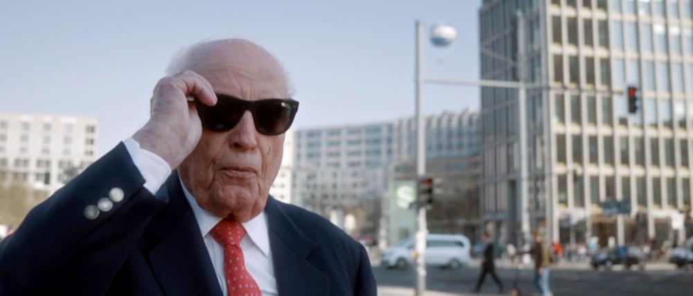 Der Immobilienunternehmer Roland Ernst galt als Erbauer des neuen Berlins. Nach der Wiedervereinigung bat ihn Bundeskanzler Helmut Kohl: „1.000 Baukräne sollen dort einmal in den Himmel ragen.“