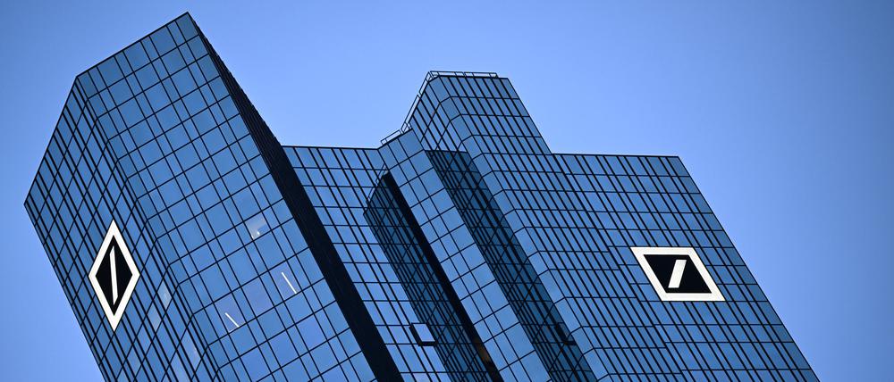 Kunden der Deutschen Bank klagen über die fehlerhafte App Foto: Arne Dedert/dpa