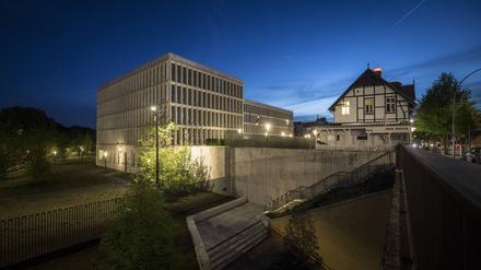 Links: Das Bundesinnenministerium Rechts: Das Restaurant Paris Moskau. Berlin, 25.04.2019. Berlin Deutschland *** Left The Federal Ministry of the Interior Right The Restaurant Paris Moscow Berlin 25 04 2019 Berlin Germany PUBLICATIONxINxGERxSUIxAUTxONLY Copyright: xFlorianxGaertner/photothek.netx