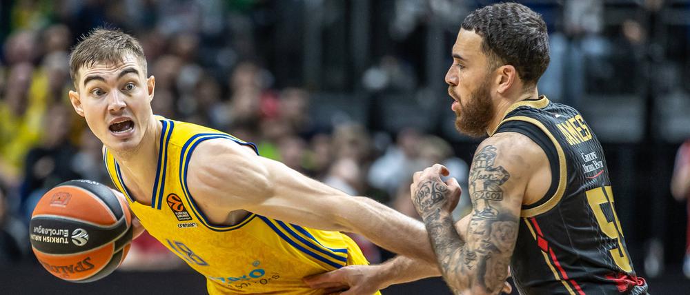 Monacos Star Mike James (rechts, hier gegen Albas Ziga Samar) zeigte trotz seiner 20 Punkte eher eine durchschnittliche Leistung.