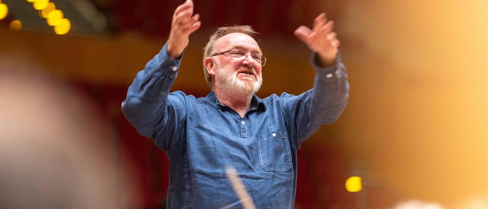 Martyn Brabbins bei einer Probe mit dem Rundfunk-Sinfonieorchester Berlin.